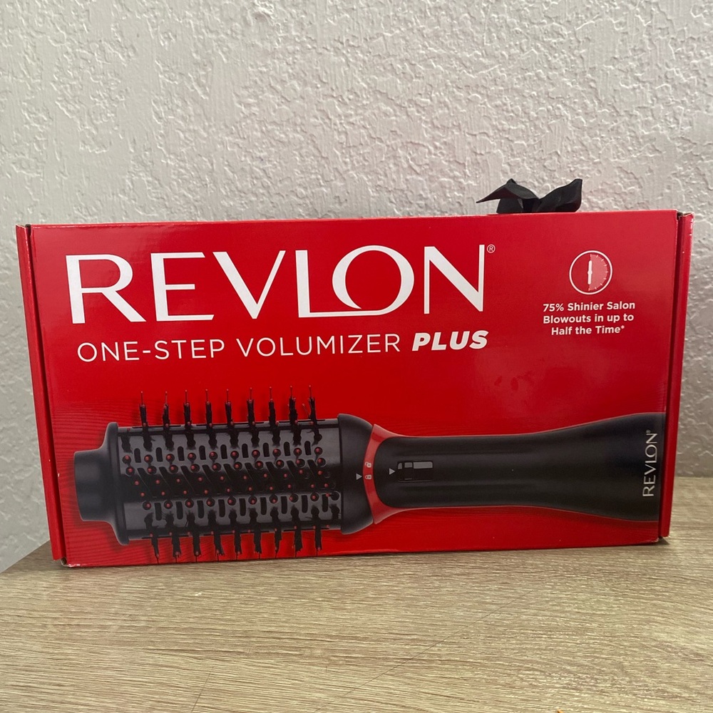 REVLON BRUSH 🥰 MAKE AN OFFER 🔅